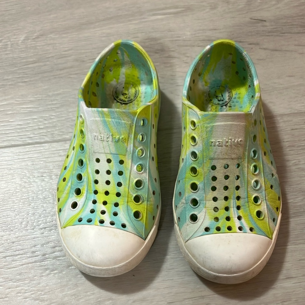 Native shoes. Children’s size 9 / US C 9 . Tie Dye water shoes